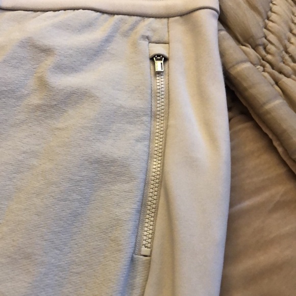 Athleta winter white Headlands Hybrid Trek Joggers. Stretch, two toned textured. - Picture 6 of 10